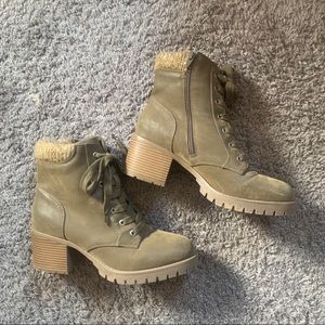 Universal Thread Women’s Winter Boots Size 9.5